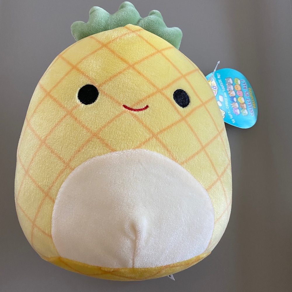 rare 8” maui pineapple squishmallows
New with tags